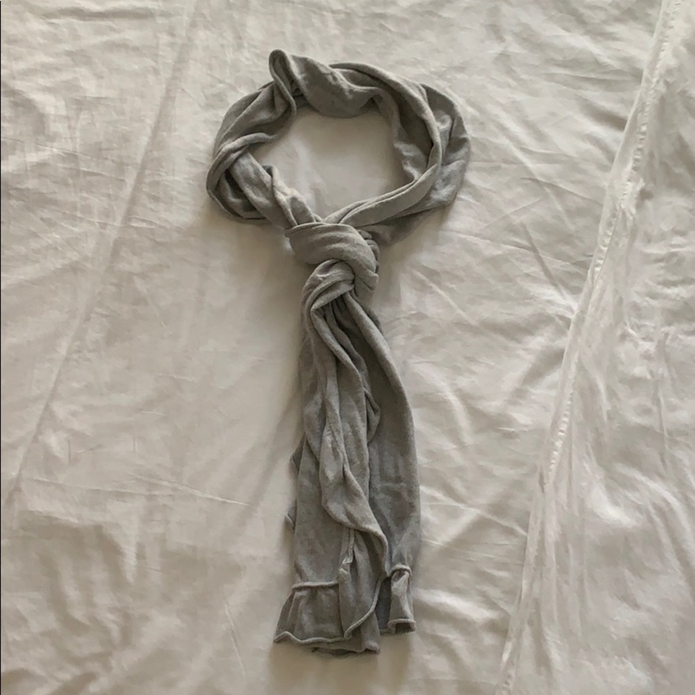 GAP Grey Ruffle Scarf - Picture 2 of 4